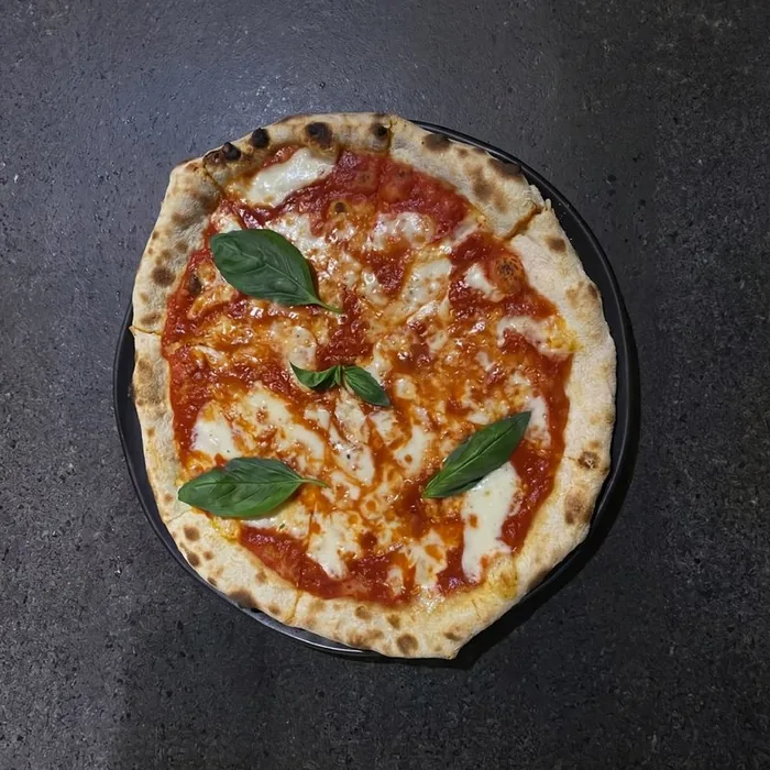 Margherita pizza — before