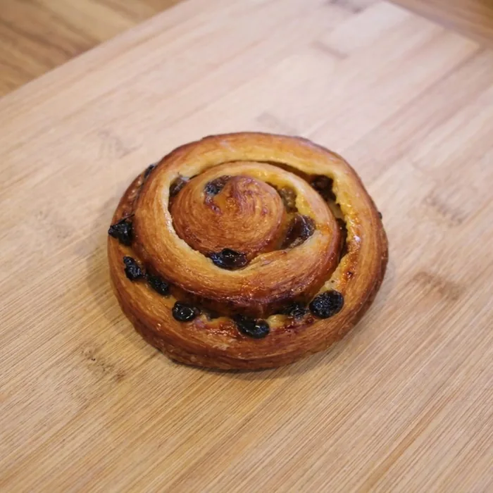 Pain au raisin — before